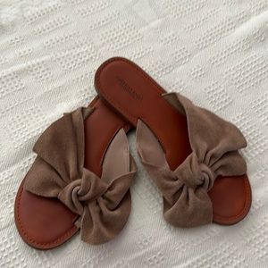American Eagle Sandals with Large Bow in Beige Suede